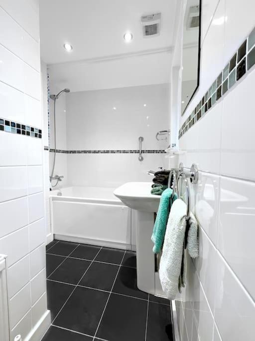 White Eden - Explore Cornwall From A Comfy Central Appartment Сент-Остелл Екстер'єр фото